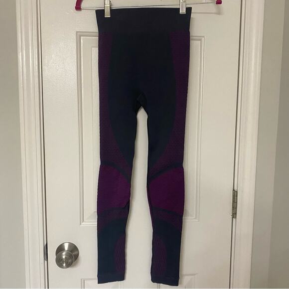 LULULEMON • About That Base Tight Leggings Tender Violet - Picture 4 of 11